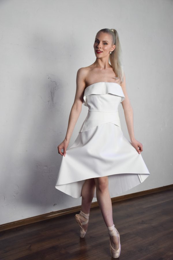 Elliatt balta suknelė